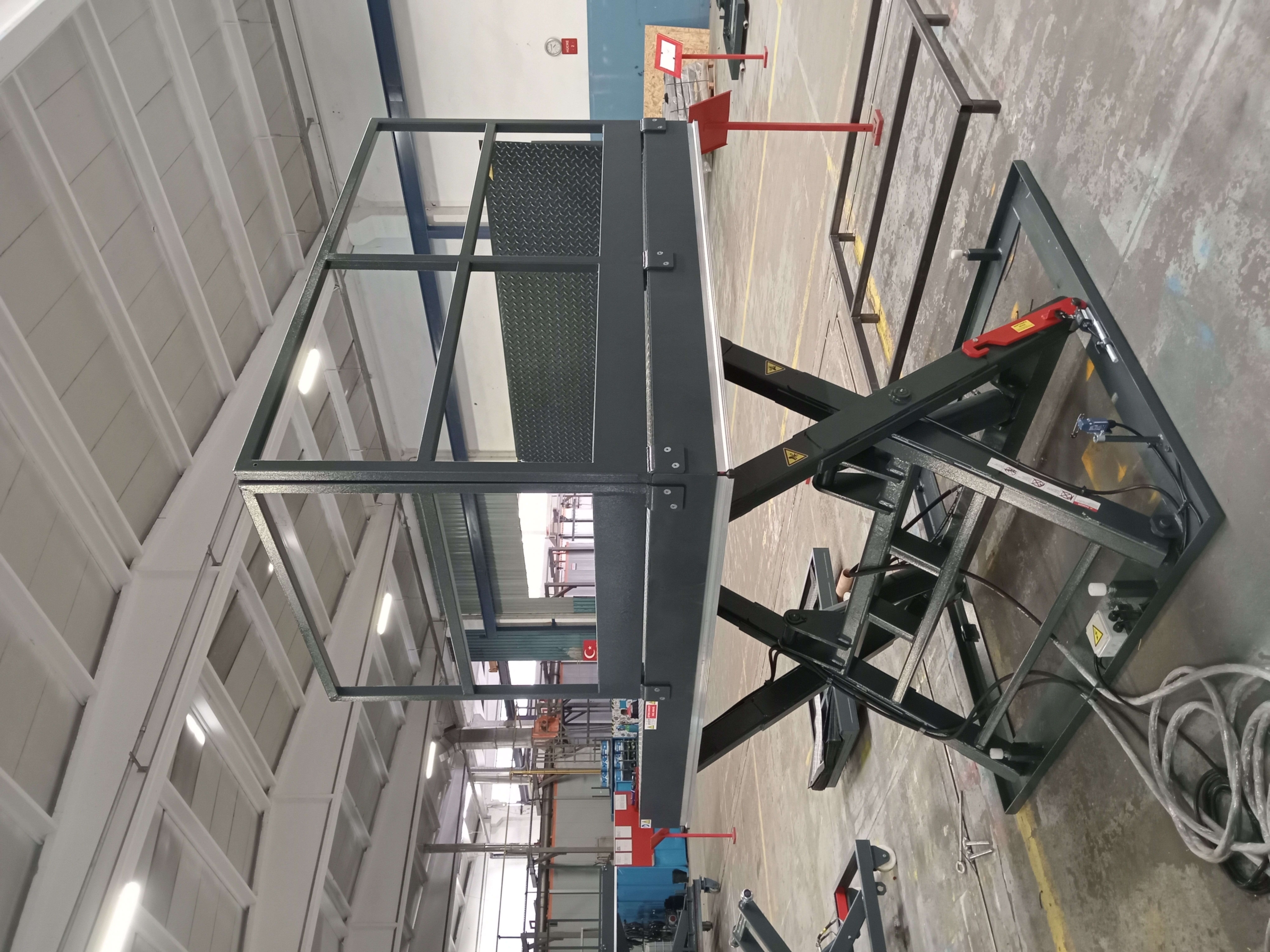 Lift Table with Manual Loading Lip – Ergonomic Loading Solution for Industrial Workflows