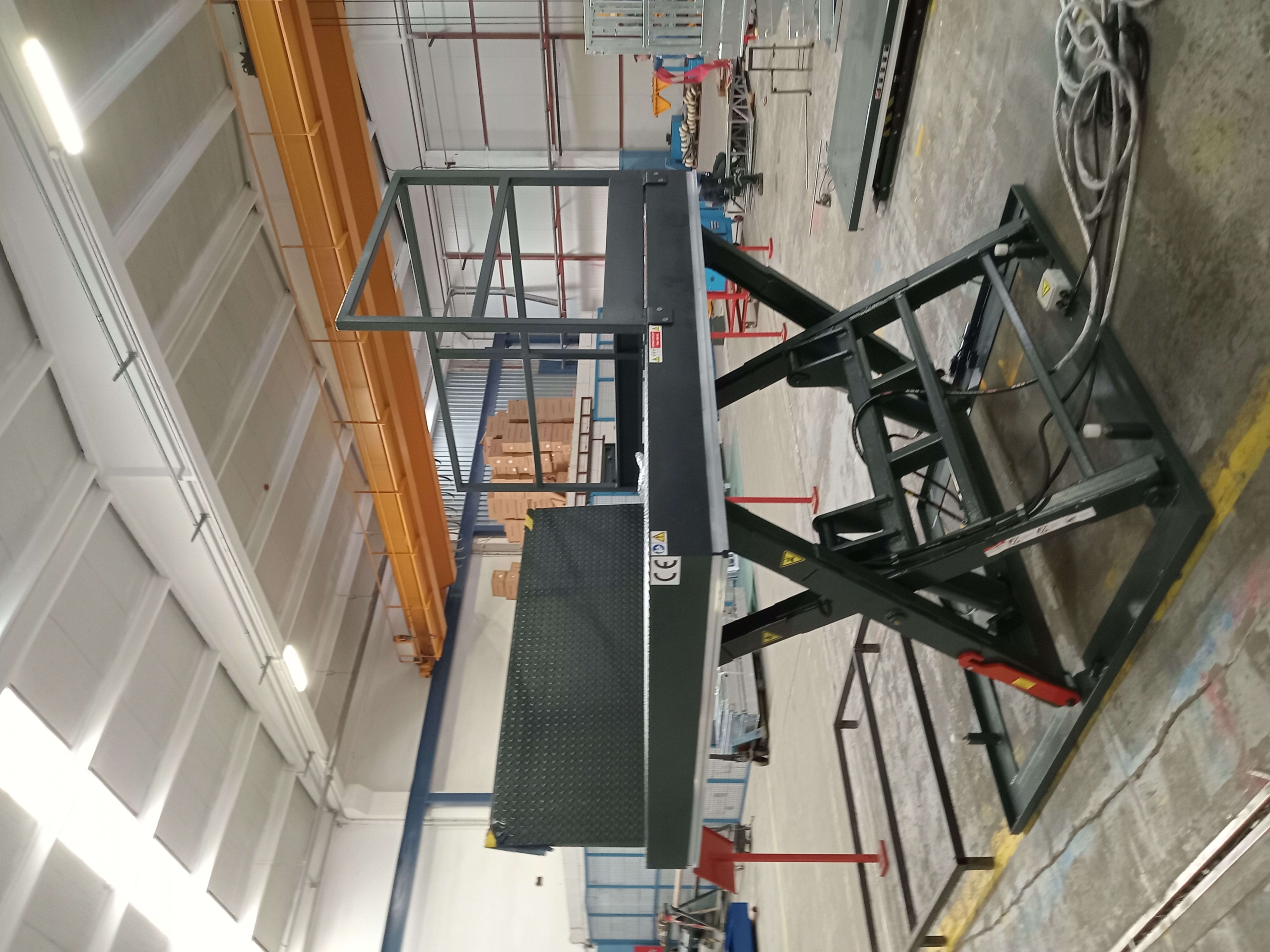 Dock Lift with Hydraulic Lip – Heavy-Duty Loading Solution for All-Weather Conditions